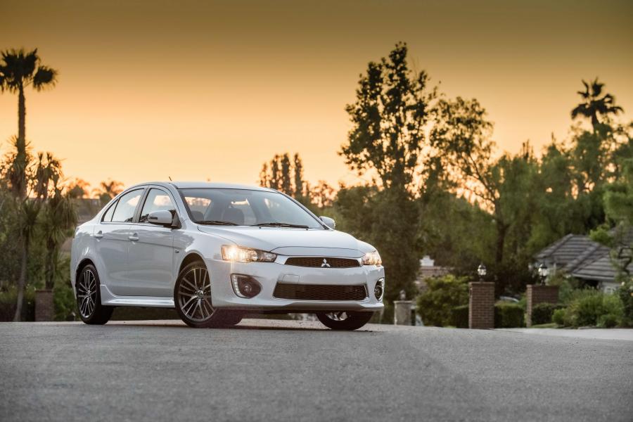 Mitsubishi Lancer SEL 2016 года  (NA) (фото 15 из 21)